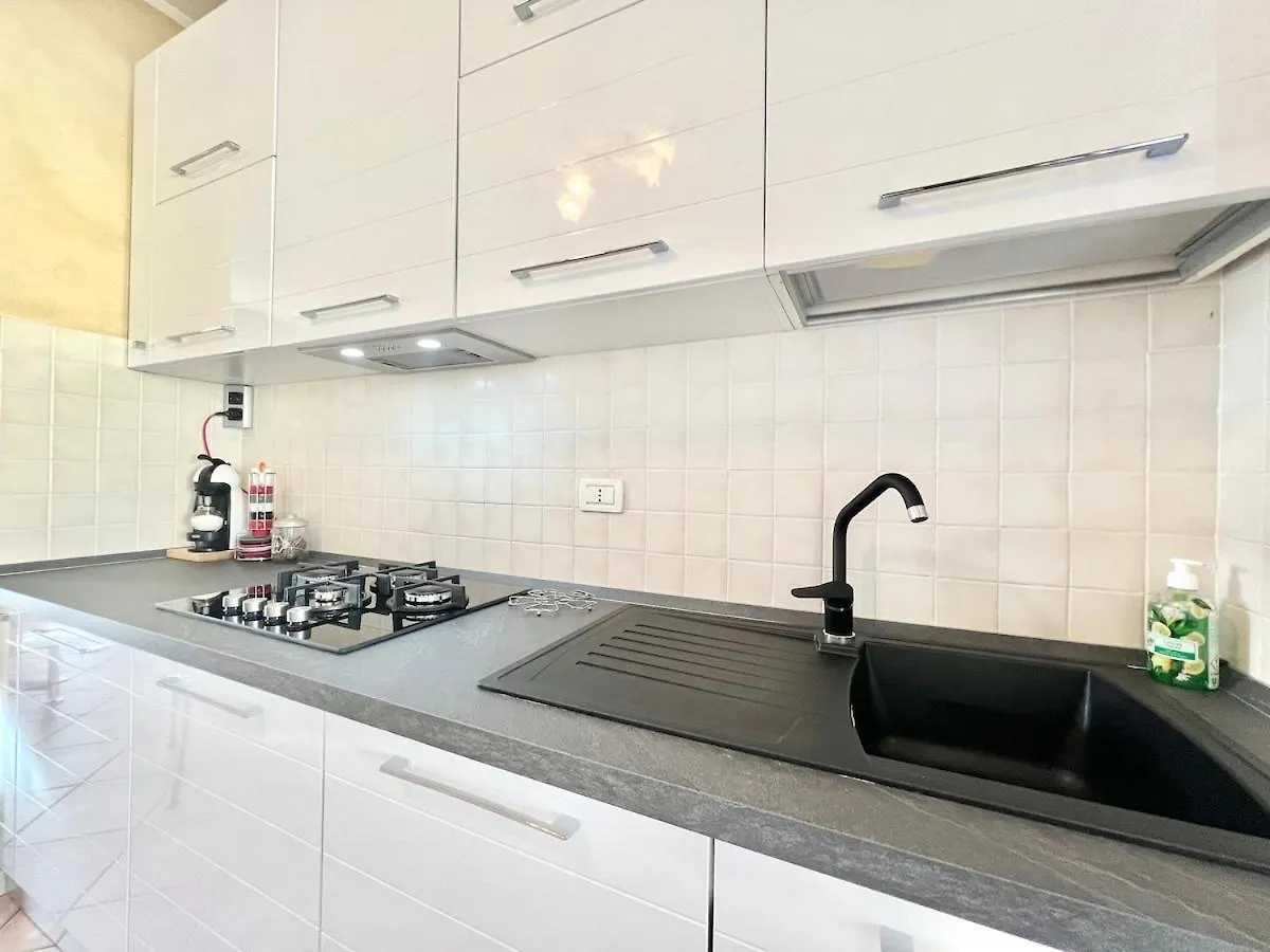 Cozy Haven Apartment Sirmione Italy